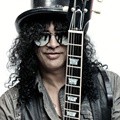 Slash Kini Menjadi Gitaris Utama Velvet Revolver