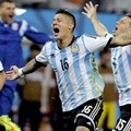 Pemain Argentina Rayakan Gol Kemenangan dari Maxi Rodriguez