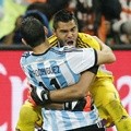 Maxi Rodriguez Lega Usai Menambah Perolehan Argentina Melalui Tendangan Penalti