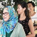 Bunda Iffet Seusai Memasukkan Surat Suara