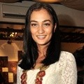Atiqah Hasiholan Hadiri Acara Buka Bersama Oreima Films