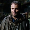 Malcolm Diperankan oleh Jason Clarke