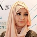 Zaskia Adya Mecca Saat Jumpa Pers Indonesia Moslem Fashion Week 2014