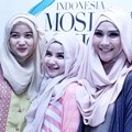 Zaskia Adya Mecca Bersama Desainer Hijab