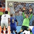 Rodrigo Palacio dari Argentina Menyerang Gawang Jerman