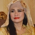 Lucky Resha Kenakan Kaftan Karya Amy Atmanto