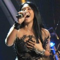 Anggun Nyanyikan Lagu 'Rahasia Perempuan'