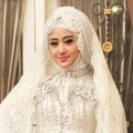 Cantiknya Dewi Persik Kenakan Baju Muslim