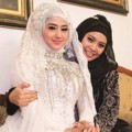 Dewi Persik Bersama Penata Rias Whitanti