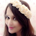 Cut Meyriska Cantik Mengenakan Mahkota Bunga