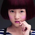 Kim Sae Ron Imut Mengenakan Baju Bergaris di Majalah Allure
