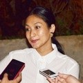 Happy Salma Ditemui di Teater Salihara