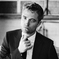Robert Pattinson Kenakan Busana Dior Homme