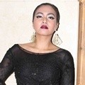 Denada Hadir dengan Dandanan Gothic