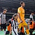 Pemain Juventus Memasuki Lapangan