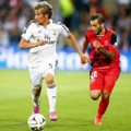 Fabio Coentrao Saat Berebut Bola dengan Aleix Vidal