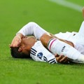Cristiano Ronaldo Kesakitan Setelah Terjatuh