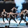 Penampilan EXO Saat Nyanyikan Lagu 'Growl'