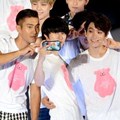 Serunya Siwon, Heeechul Super Junior dan Baekhyun EXO Selfie Bareng
