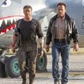 Sylvester Stallone Sebagai Barney Ross dan Arnold Schwarzenegger Sebagai Trench