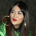 Indah Dewi Pertiwi Saat Rekaman Lagu 'Curiga'