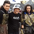 Choi Siwon, Jackie Chan dan Adrien Brody Saat Proses Syuting  Film 'Dragon Blade'