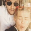 Miley Cyrus Ganti Air dengan Beras Saat Lakukan 'Ice Bucket Challenge'