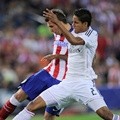 Mario Mandzukic dan Raphael Varane Bersaing Mempertahankan Bola