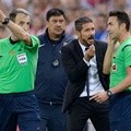 Pelatih Atletico Madrid Diego Simeone Memprotes Hakim Garis