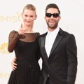 Behati Prinsloo dan Adam Levine di Red Carpet Emmy Awards 2014