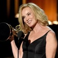 Jessica Lange Raih Piala Outstanding Lead Actress in a Miniseries or Movie