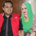 Eddies Adelia Saat Mendampingi Suami Menjalani Sidang Lanjutan