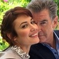 Pierce Brosnan Bersama Olga Kurylenko