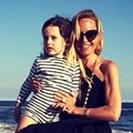 Rachel Zoe Menikmati Pantai