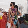 Kesibukan Seniman Bodypainting di Tenda Mereka