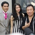 Adi Nugroho dan Donita Fitting Baju Pengantin