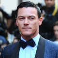 Luke Evans Hadir di GQ Men of The Year Awards 2014