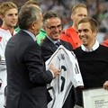 Philipp Lahm Menerima Penghargaan