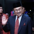 B. J. Habibie Hadir di Resepsi Pernikahan Adi Nugroho dan Donita