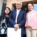 Marshanda Didampingi Pengacara O.C. Kaligis