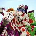Karya Berbentuk Pembalap hadir Zundert Flower Parade 2014