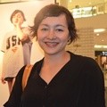 Dewi Rezer di Pameran Foto Jerry Aurum Bertajuk 'On White'