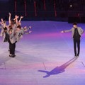 EXO Tampil Nyanyikan 'Wolf'
