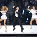 Aksi Spektakuler PSY Nyanyikan Lagu 'Gangnam Style' Aksi Spektakuler PSY Nyanyikan Lagu 'Gangnam Style'