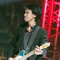Penampilan Eross di Konser Musik /rif dan Sheila On 7