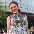 Nindy Peragakan Koleksi Billy Tjong for Zalora