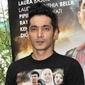 Abimana Aryasatya Hadiri Gala Premier 'Haji Backpacker'