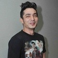 Abimana Aryasatya Hadiri Gala Premier 'Haji Backpacker'