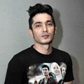 Abimana Aryasatya Hadiri Gala Premier 'Haji Backpacker'