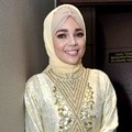 Dewi Sandra Hadiri di Gala Premier 'Haji Backpacker'
